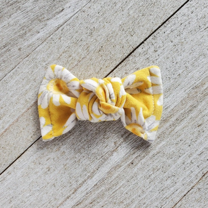 Daisies Knotted Bow