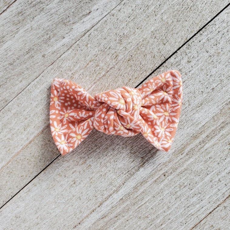 Apricot Daisies Knotted Bow