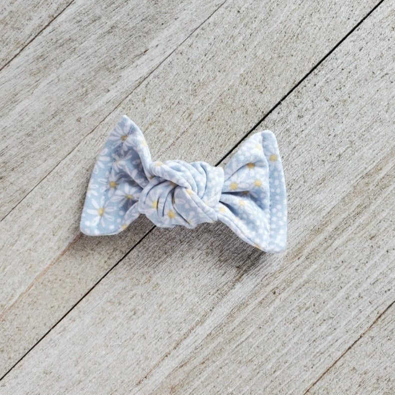 Blue Daisies Knotted Bow